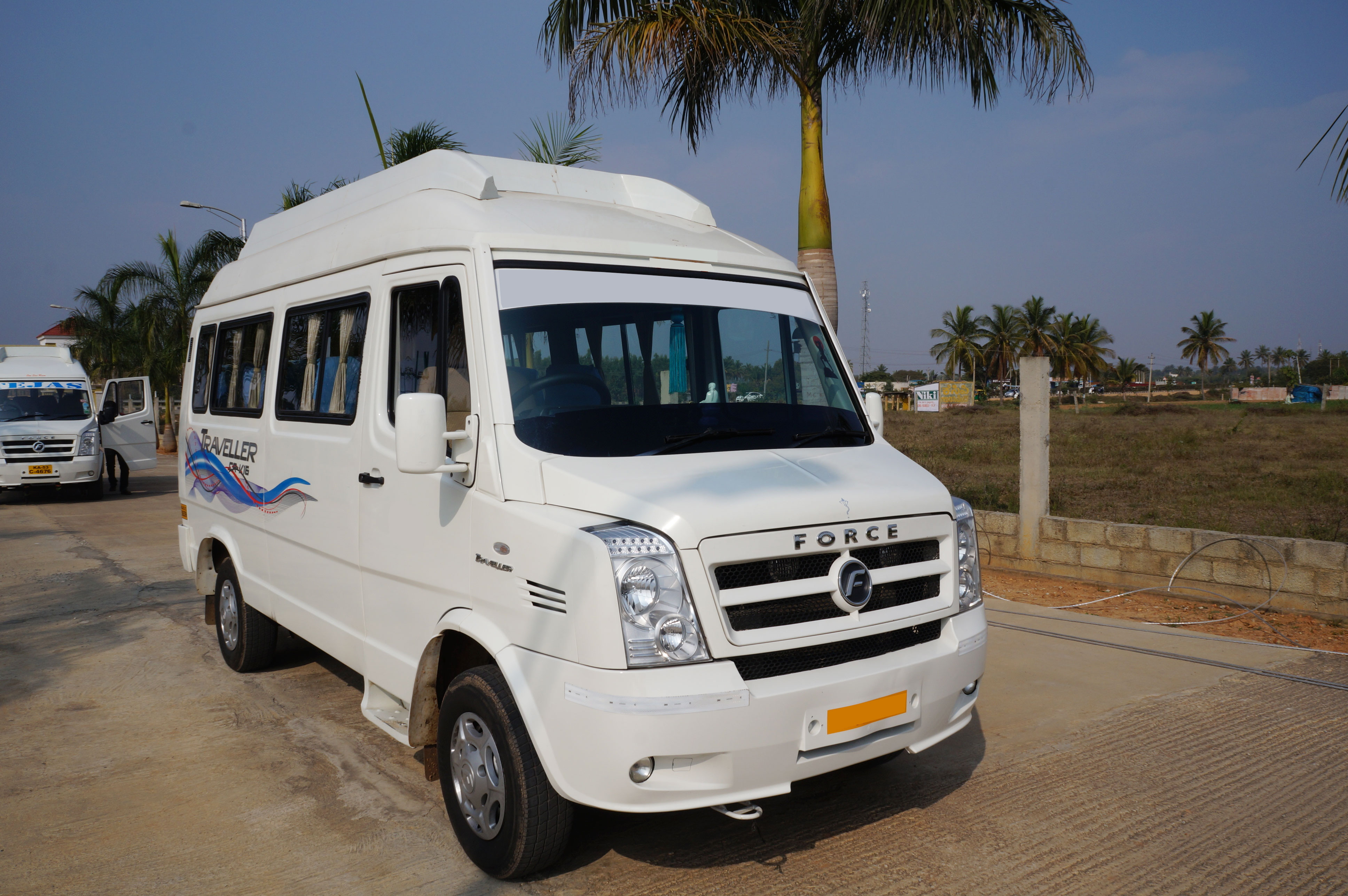 Tempo Traveller / Urbania